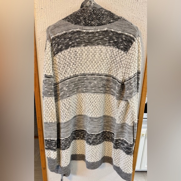 Natural Reflections Gray and Cream Textured Knit Cardigan - Picture 3 of 3